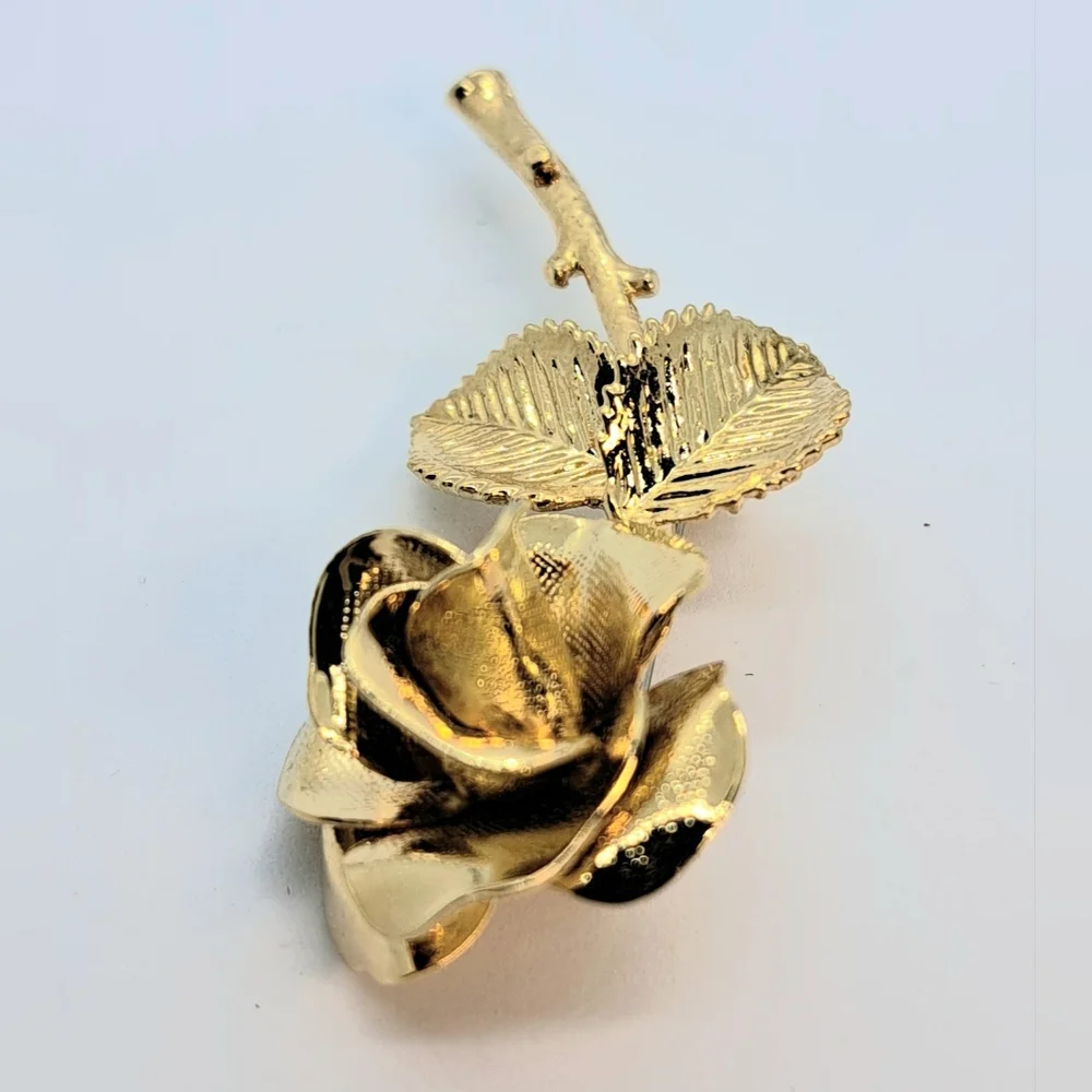 Elegant Gold Rose Brooch